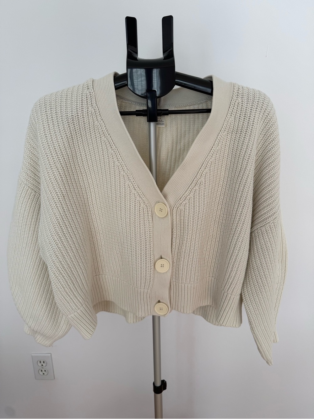 HM Cream Ribbed Chunky Knit Cropped Button Down Cardigan Sweater Size Medium